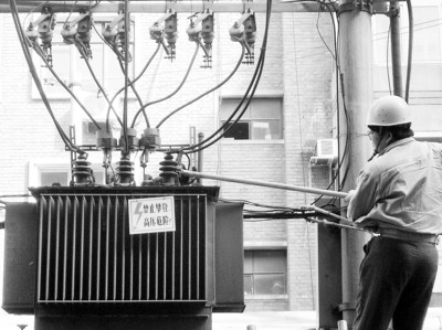 一只貓誤入變壓器 鴻記里居民家停電(圖)-新聞中心