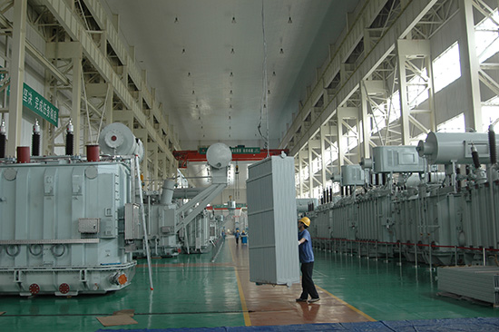 達馳電氣公司220kV級電力變壓器組裝車間_經濟建設_菏澤大眾網